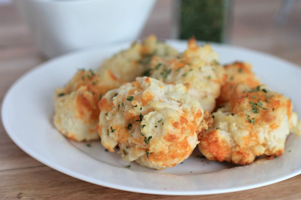 Easy And Delicious Garlic Cheddar Biscuits Red Lobster Copycat The Olive Blogger