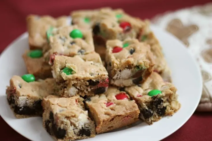 Christmas M&M Cookie Bars - with a TWIST! - The Olive Blogger